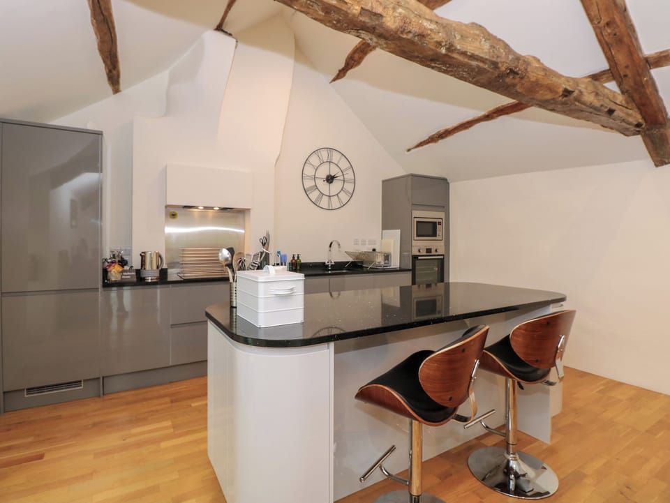 Cottage | Private kitchen | Fridge, microwave, dishwasher, electric kettle
