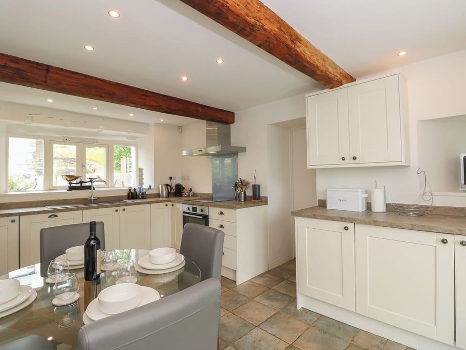 Cottage | Private kitchen | Fridge, microwave, dishwasher, electric kettle