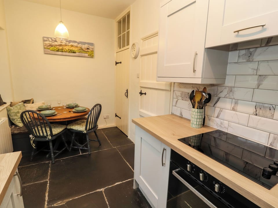 Cottage | Private kitchen | Fridge, electric kettle, cookware/dishes/utensils