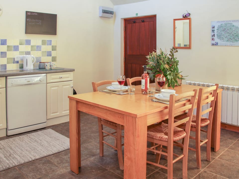 Cottage | Private kitchen | Fridge, microwave, dishwasher, electric kettle