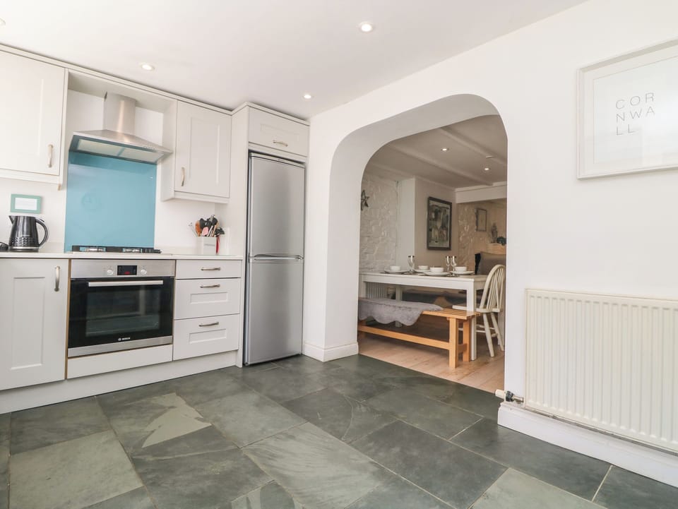 Cottage | Private kitchen | Fridge, dishwasher, electric kettle, toaster