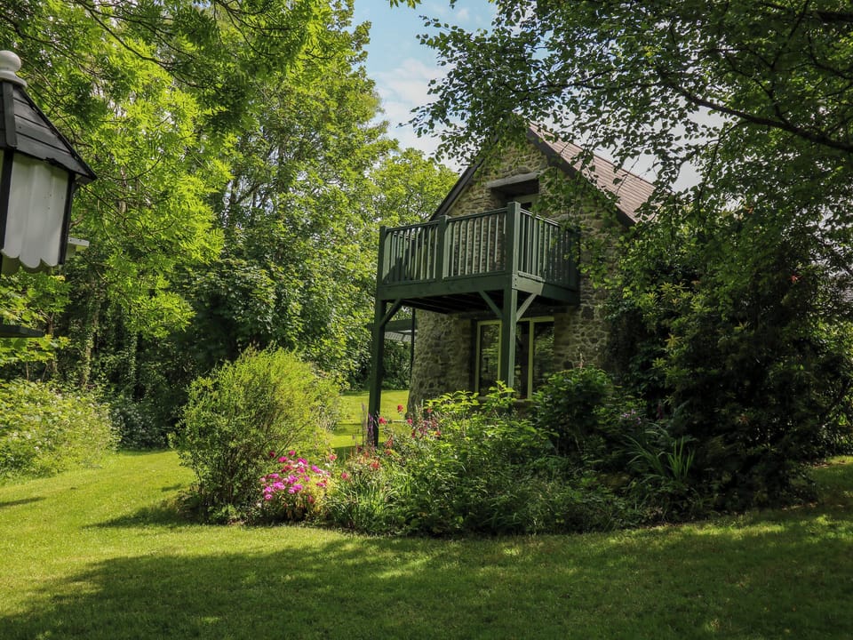 Cottage | Property grounds