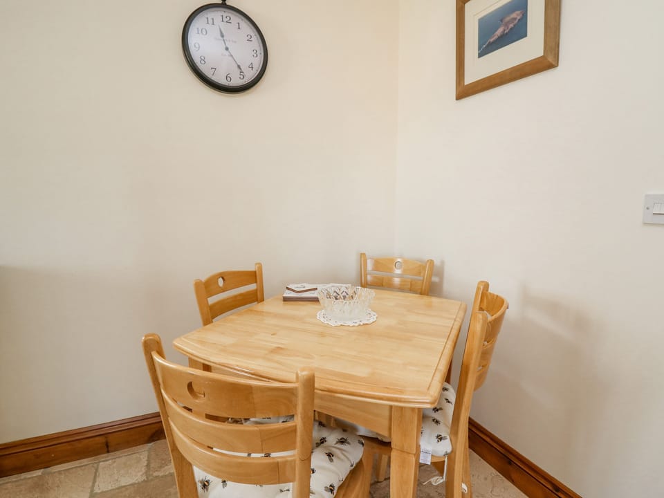 Cottage | Dining