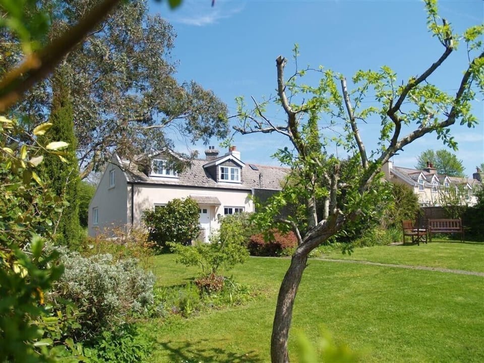 Cottage | Property grounds