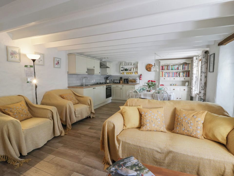 Cottage | Living area