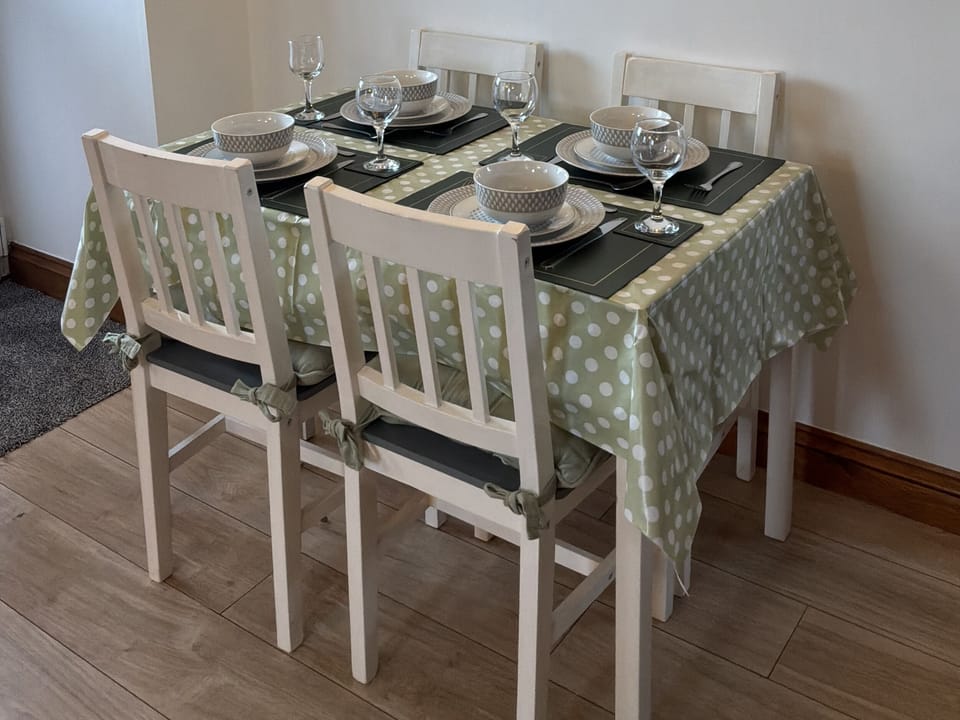 Cottage | Dining