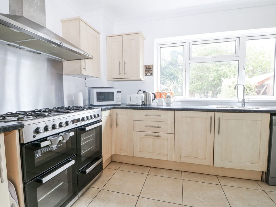 Fridge, microwave, dishwasher, electric kettle