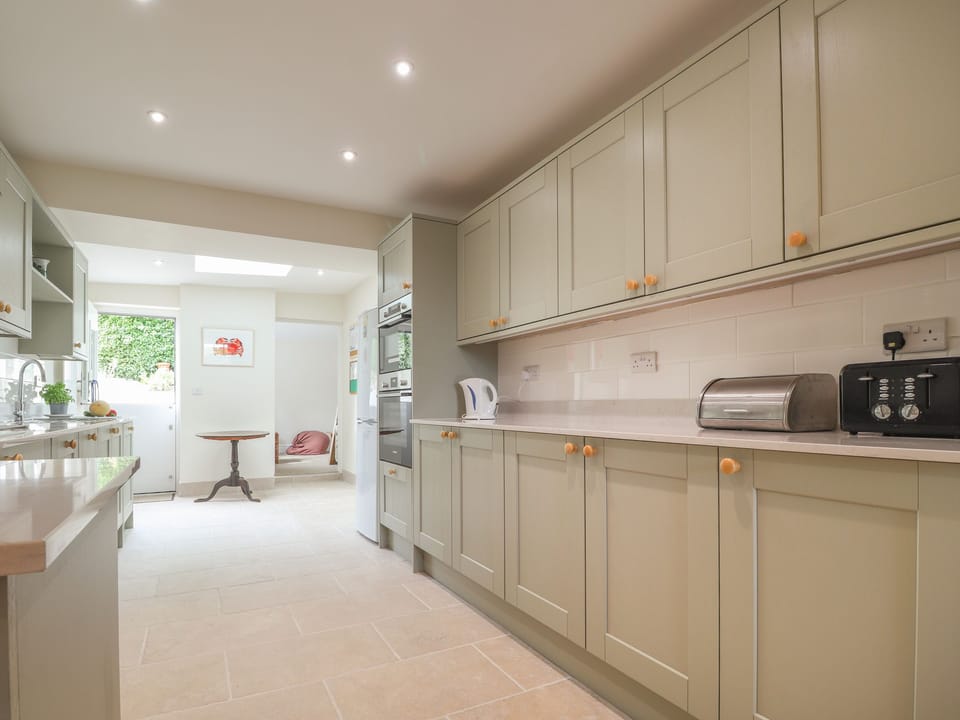 Cottage | Private kitchen | Fridge, dishwasher, cookware/dishes/utensils