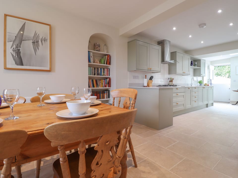 Cottage | Private kitchen | Fridge, dishwasher, cookware/dishes/utensils