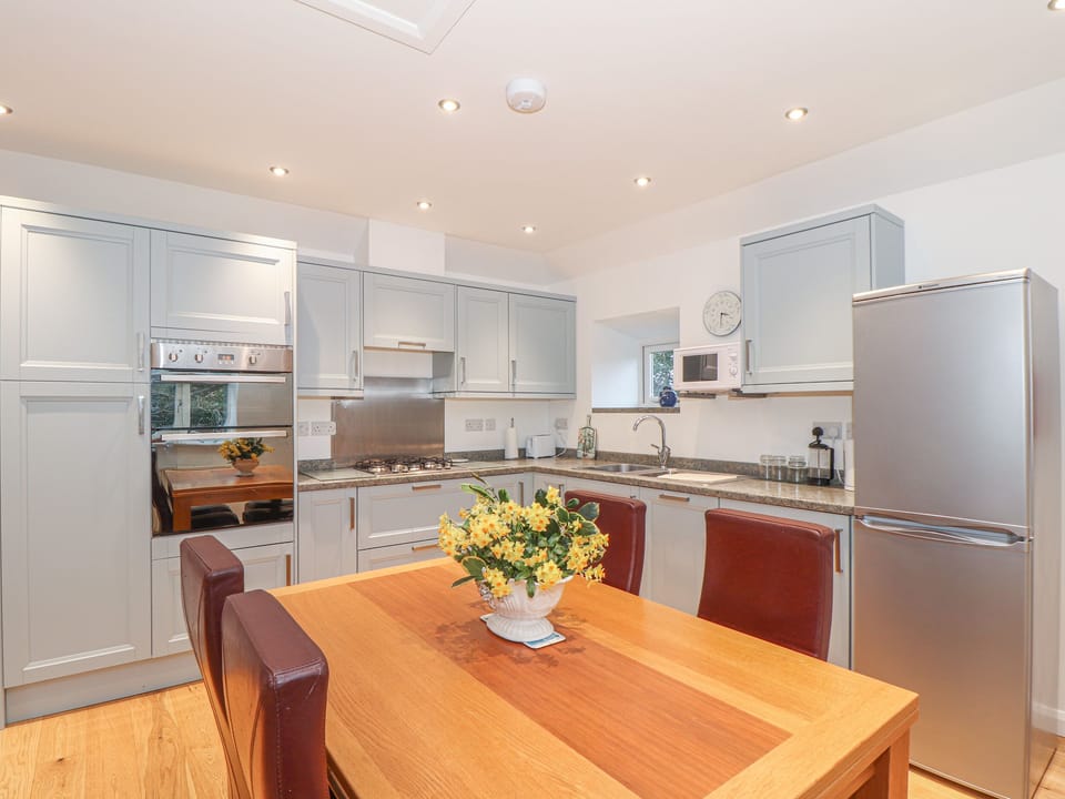 Cottage | Private kitchen | Fridge, dishwasher, electric kettle, toaster