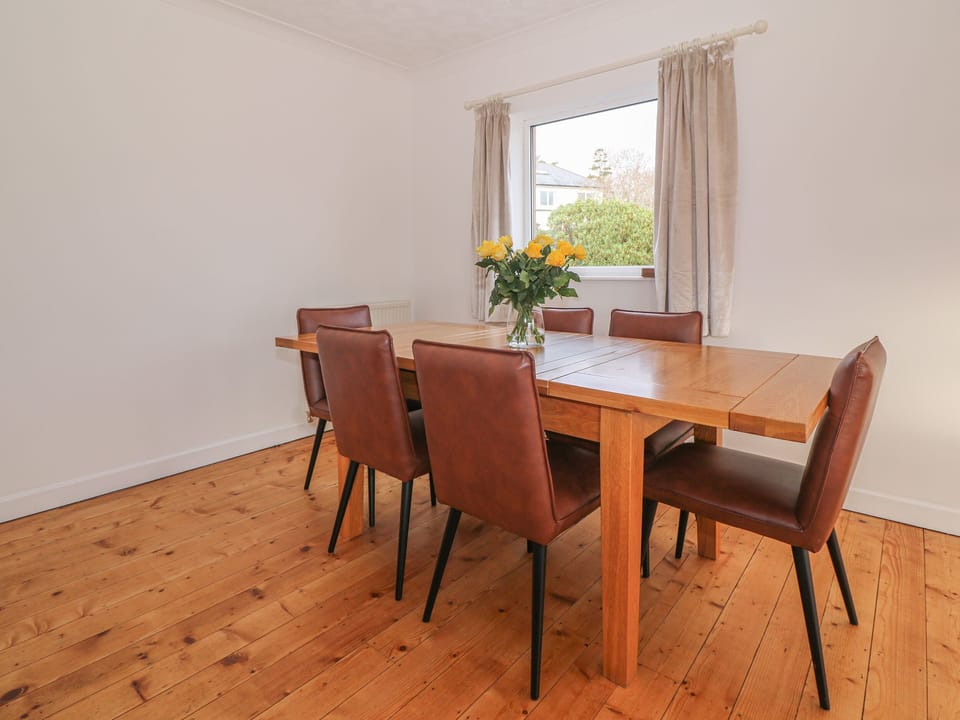 Cottage | Private kitchen | Fridge, microwave, dishwasher, electric kettle