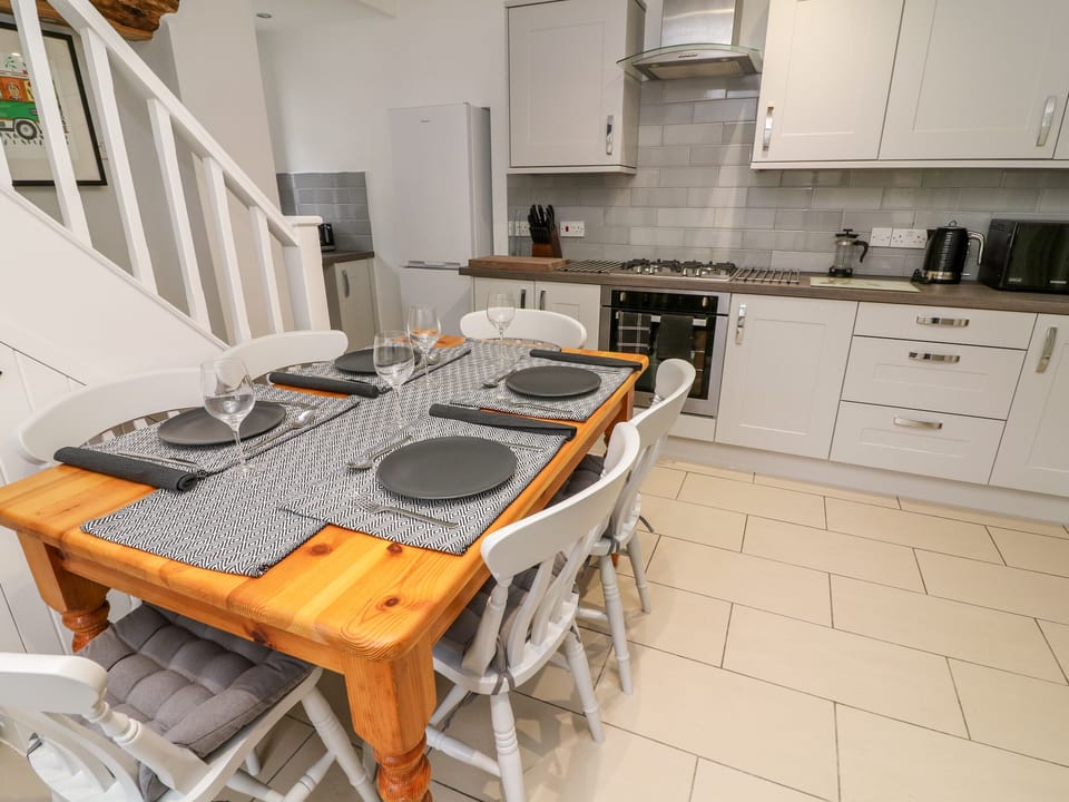 Cottage | Private kitchen | Fridge, dishwasher, electric kettle, toaster