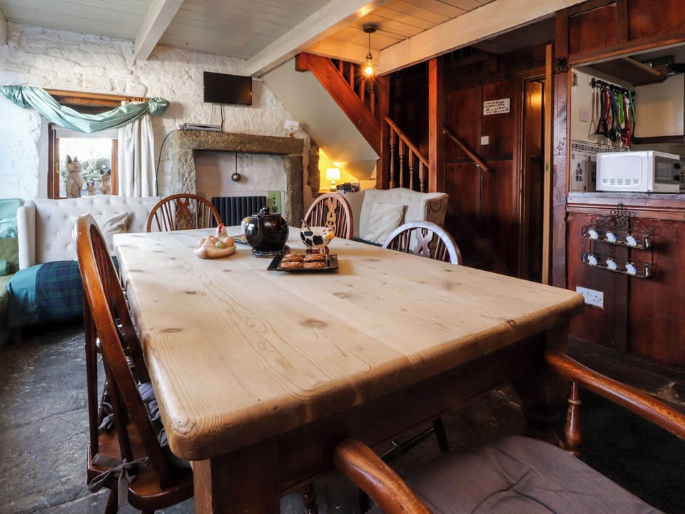 Cottage | Dining