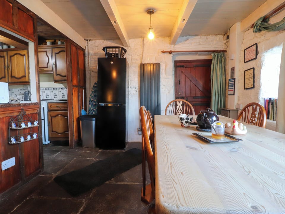 Cottage | Dining