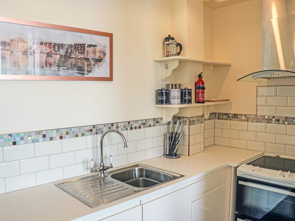 Cottage | Private kitchen | Fridge, microwave, dishwasher, electric kettle