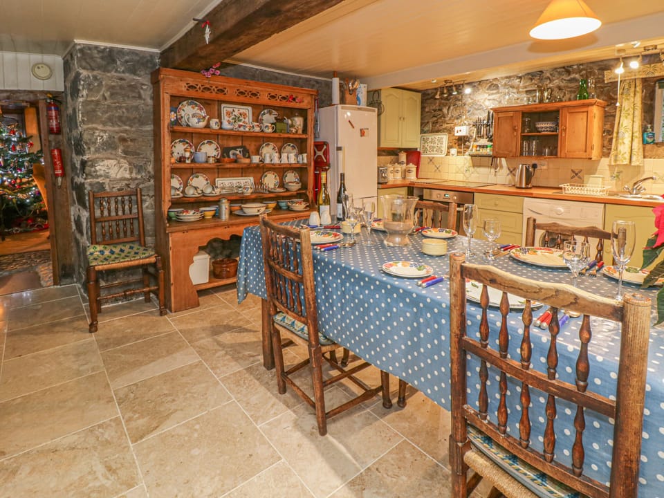 Cottage | Interior