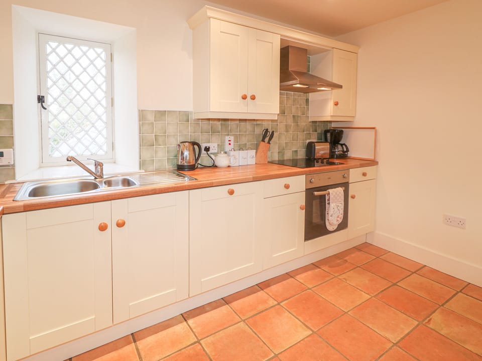 Cottage | Private kitchen | Fridge, dishwasher, electric kettle, toaster
