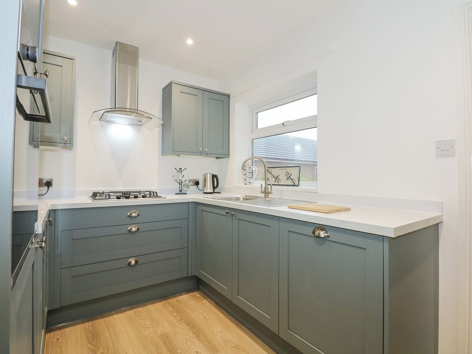Cottage | Private kitchen | Fridge, dishwasher, electric kettle, toaster