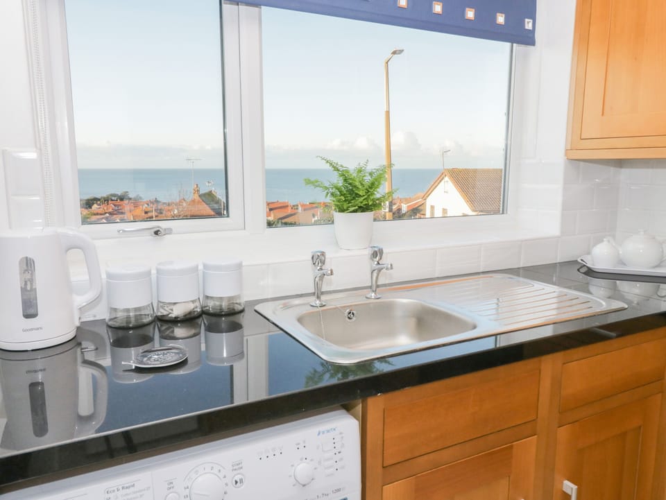 Cottage | Private kitchen | Fridge, dishwasher, electric kettle, toaster
