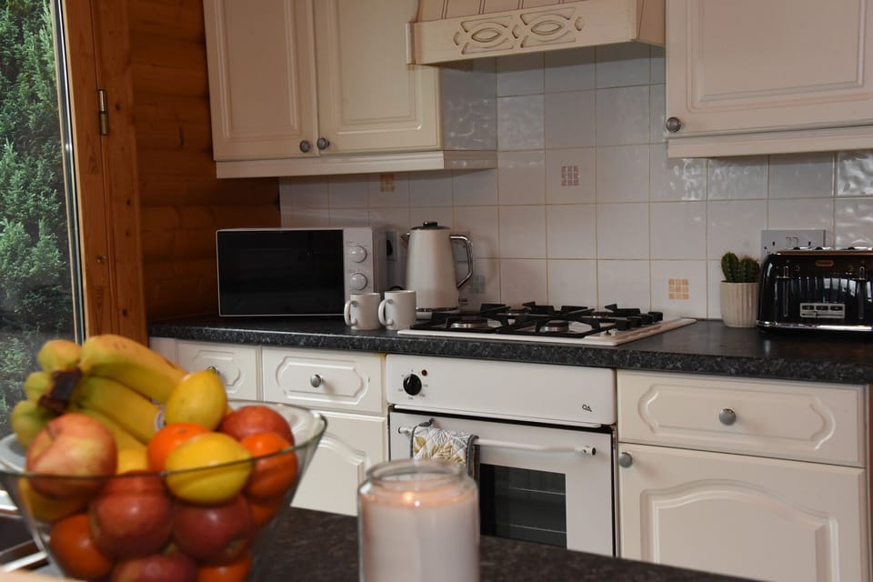Cottage | Private kitchen | Cookware/dishes/utensils