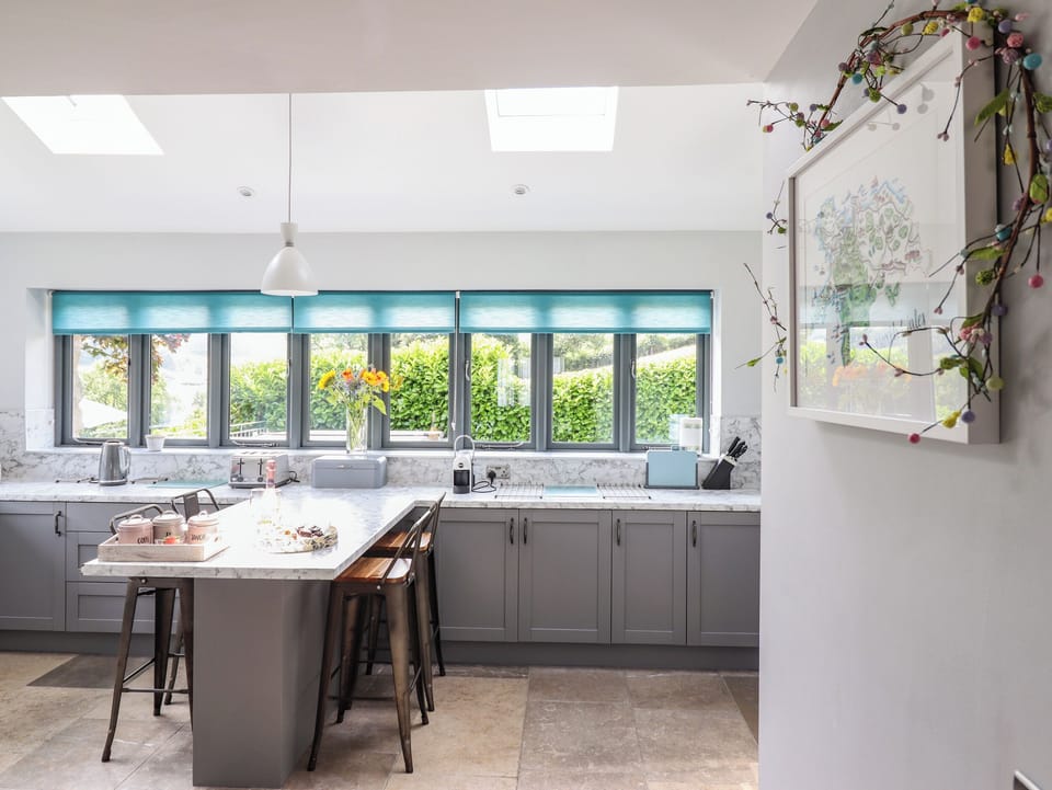 Cottage | Private kitchen | Fridge, microwave, dishwasher, electric kettle