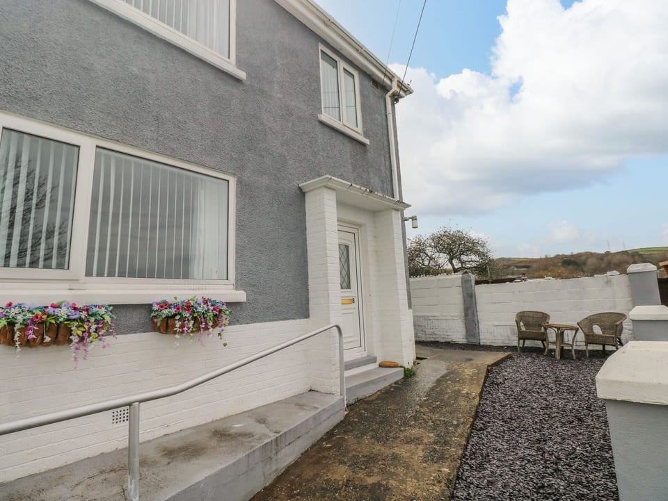 Cottage | Property grounds