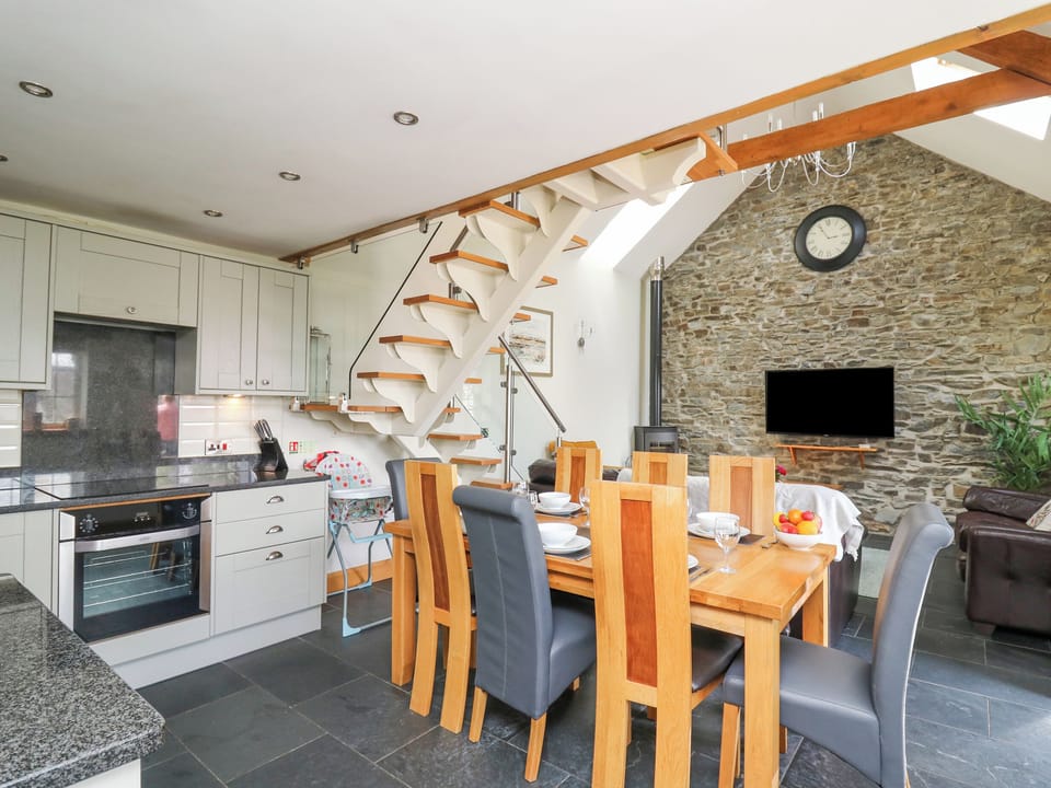 Cottage | Dining