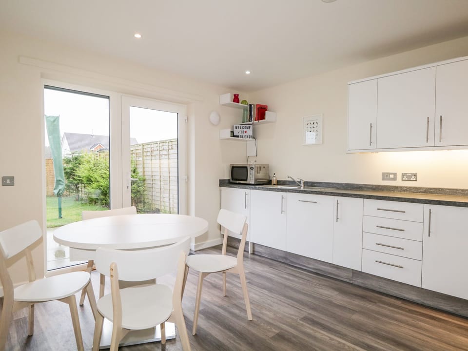 Cottage | Private kitchen | Fridge, dishwasher, cookware/dishes/utensils