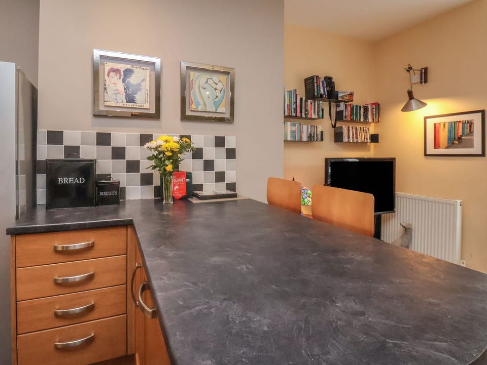 Cottage | Dining