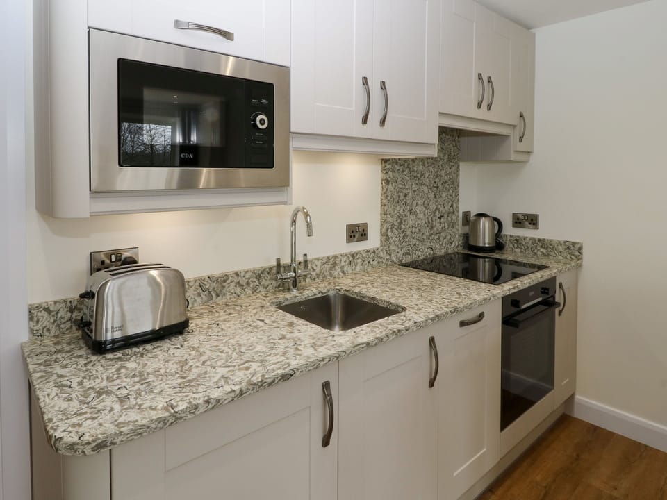 Cottage | Private kitchen | Fridge, dishwasher, electric kettle, toaster