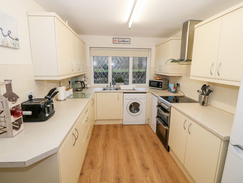 Cottage | Private kitchen | Fridge, microwave, dishwasher, electric kettle