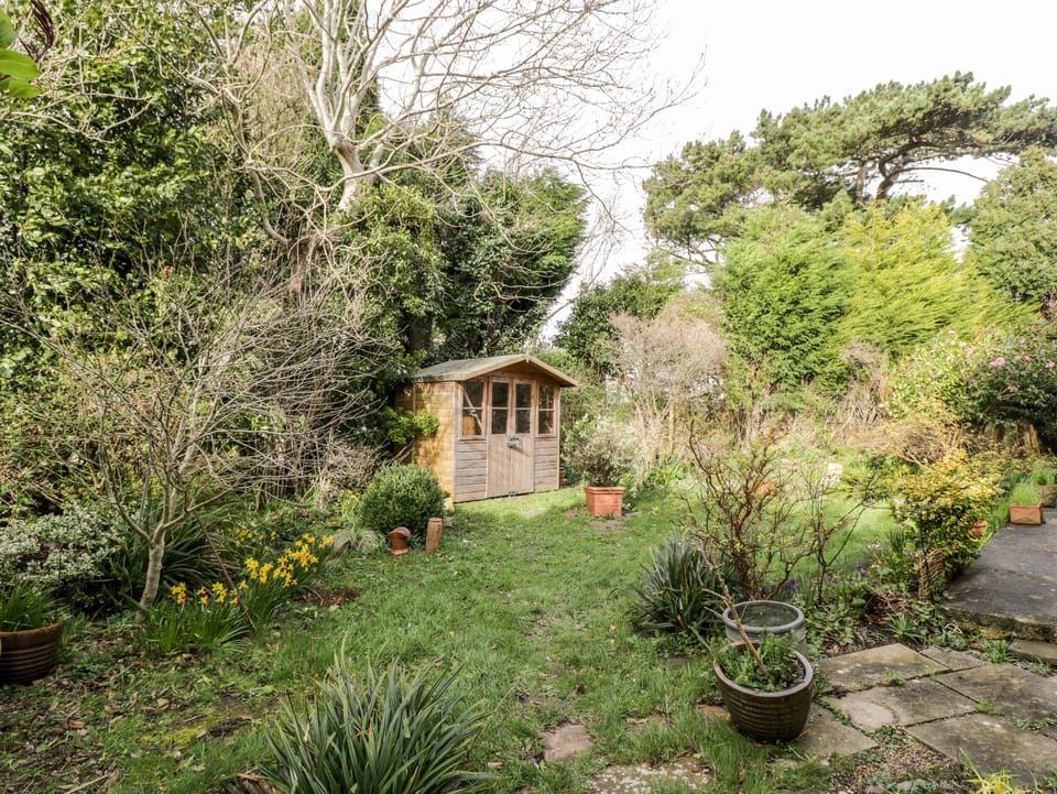 Cottage | Property grounds