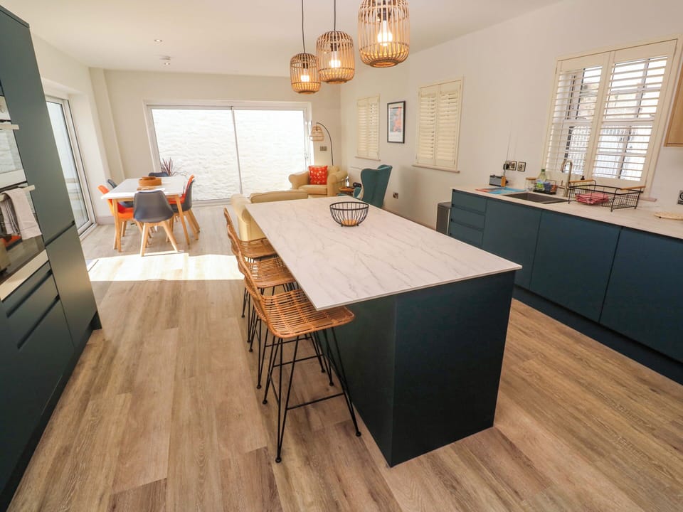 Cottage | Dining