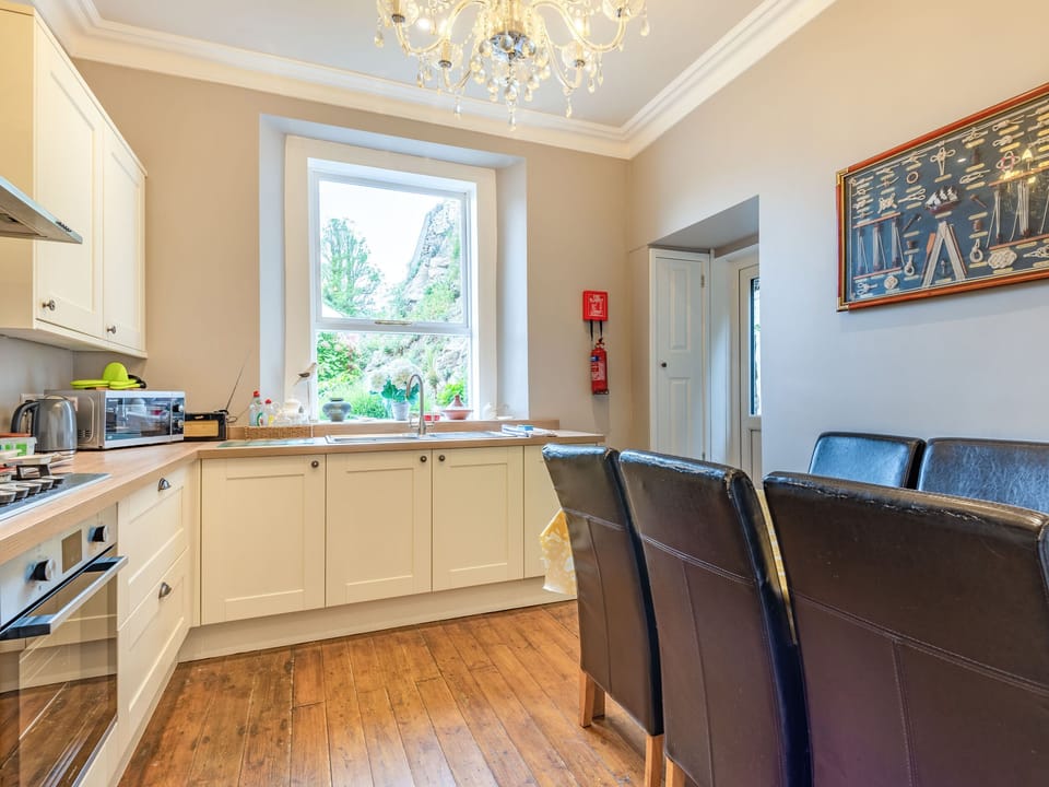 Cottage | Private kitchen | Fridge, dishwasher, electric kettle, toaster