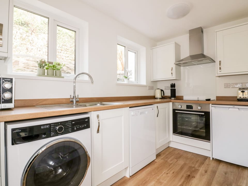 Cottage | Private kitchen | Fridge, dishwasher, electric kettle, toaster