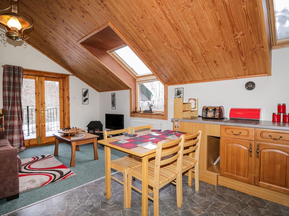 Cottage | Private kitchen | Fridge, dishwasher, electric kettle, toaster