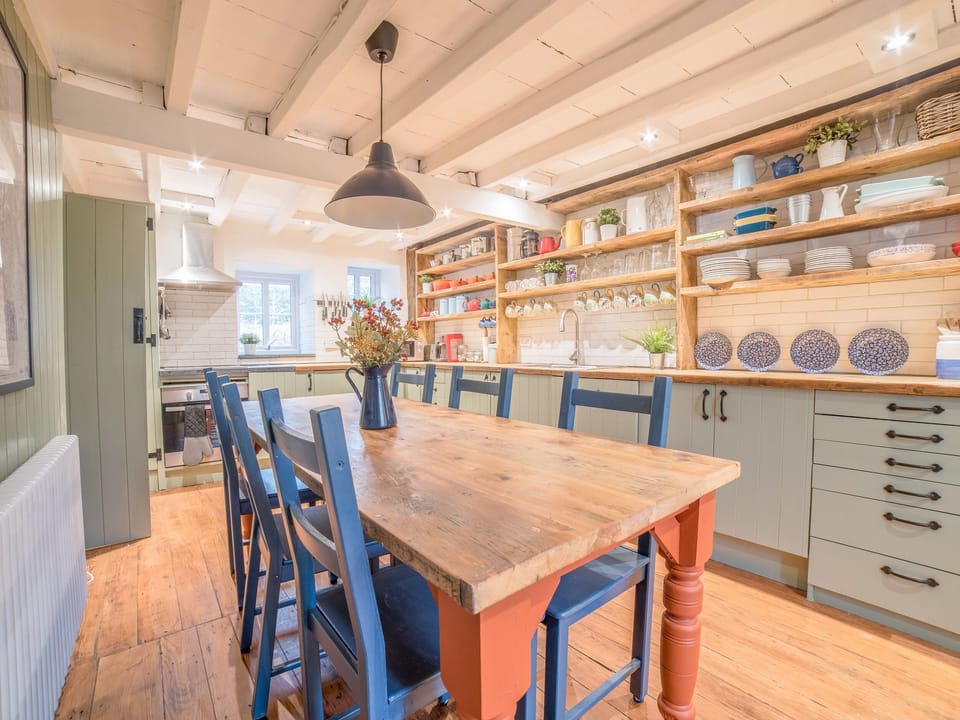 Cottage | Private kitchen | Fridge, dishwasher, electric kettle, toaster