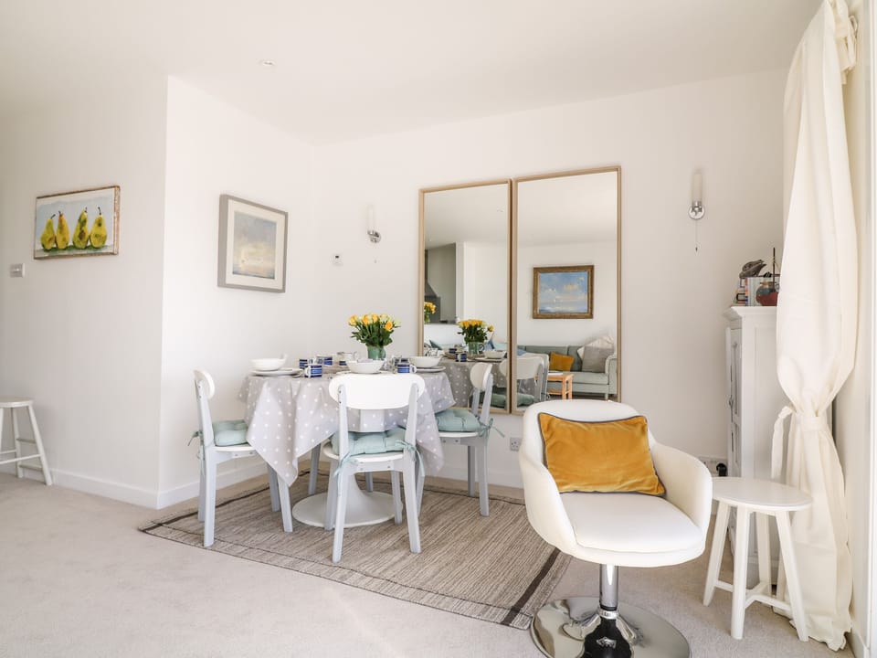 Cottage | 2 bedrooms, individually decorated, individually furnished, free WiFi