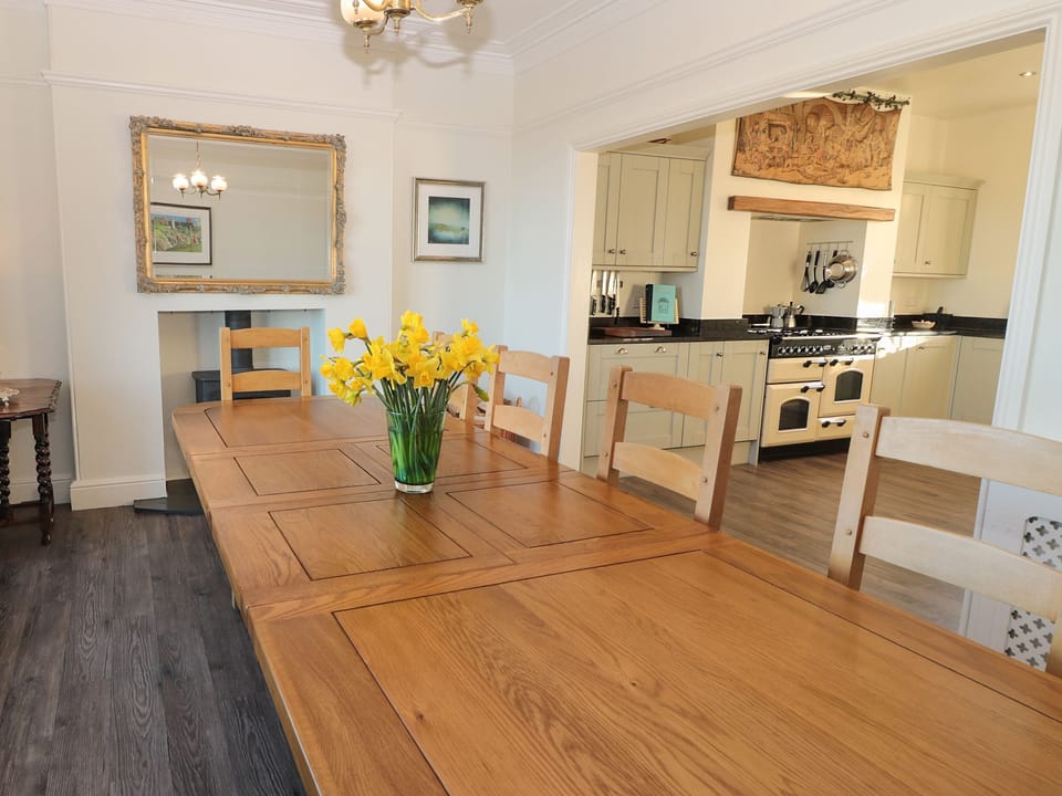 Cottage | Private kitchen | Fridge, dishwasher, electric kettle, toaster