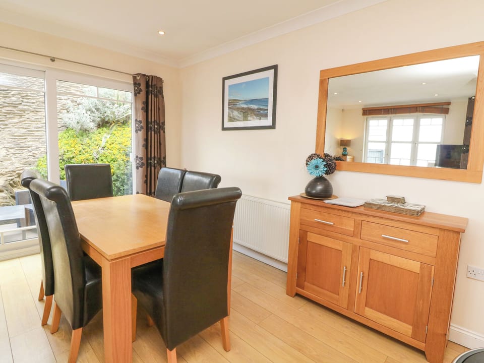 Cottage | Dining