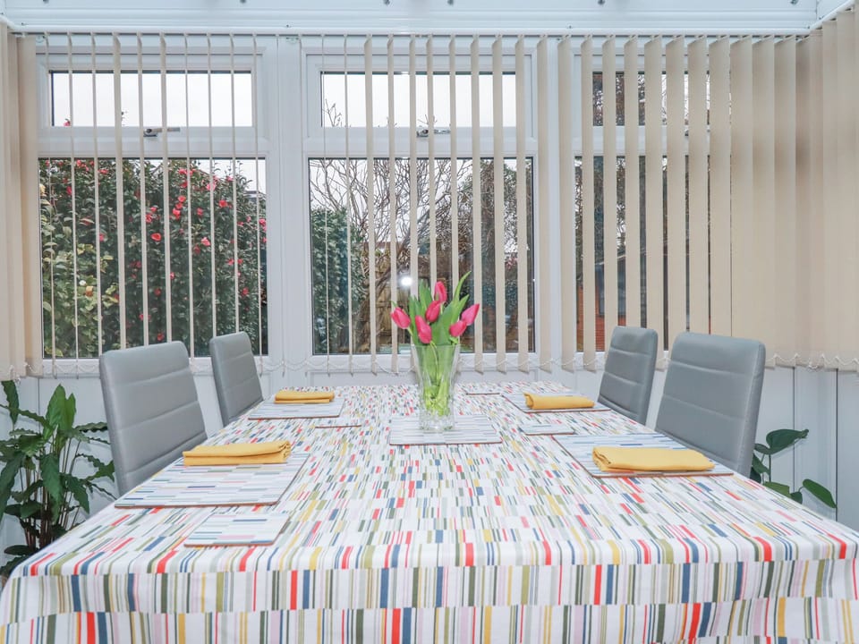 Cottage | Dining