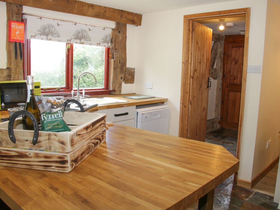 Cottage | Private kitchen | Fridge, microwave, dishwasher, electric kettle