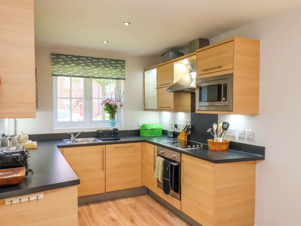 Fridge, dishwasher, cookware/dishes/utensils