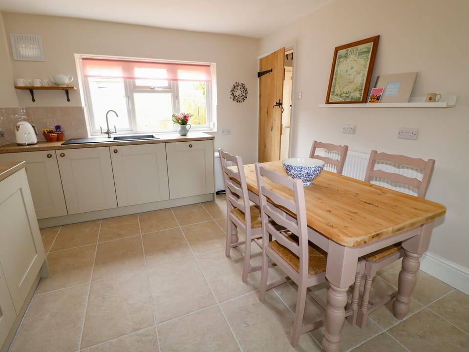 Cottage | Private kitchen | Fridge, dishwasher, electric kettle, toaster
