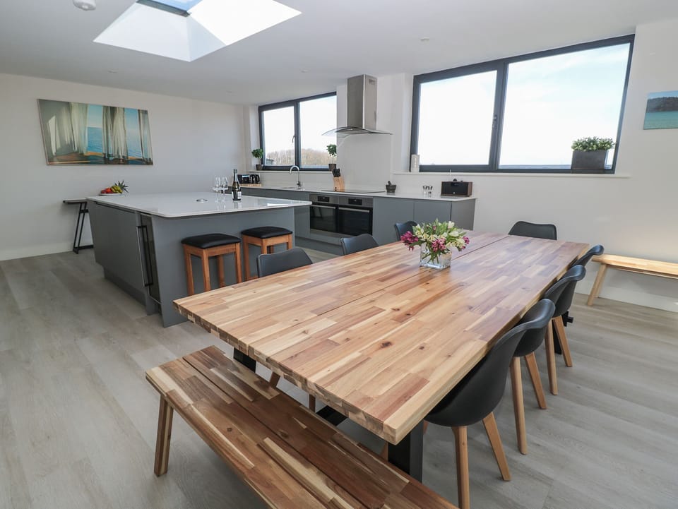 Cottage | Private kitchen | Fridge, microwave, dishwasher, electric kettle