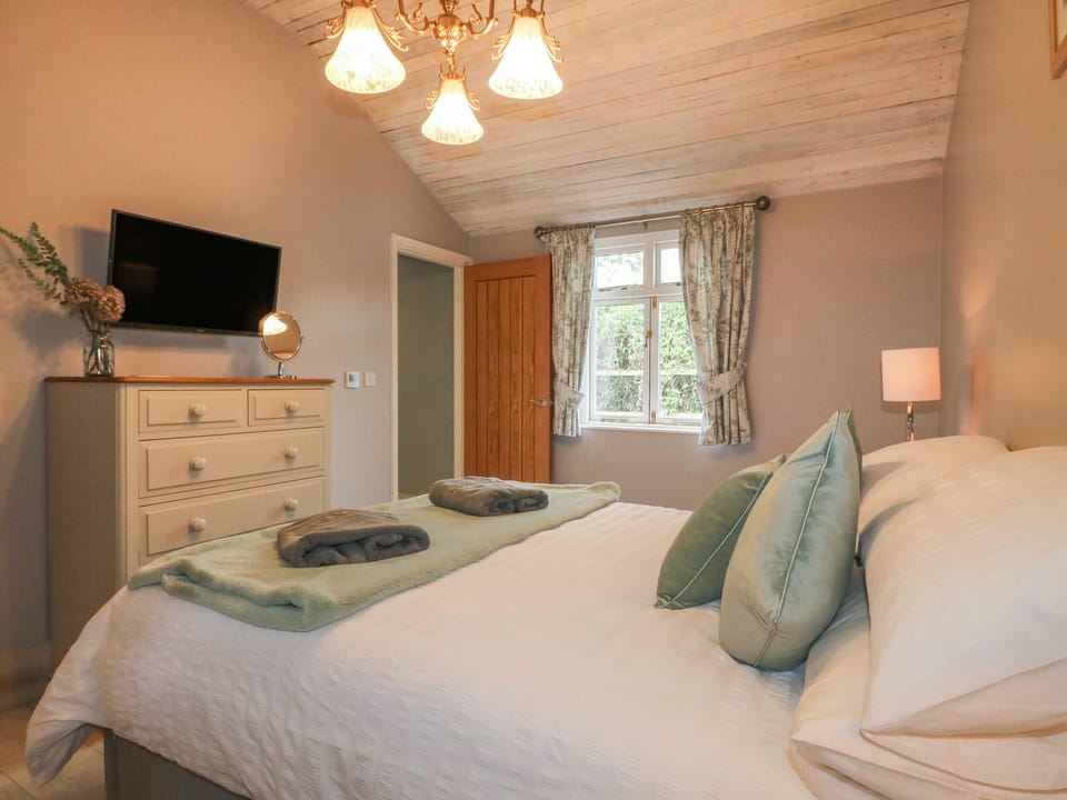 The Hen House Cabin in East Staffordshire District