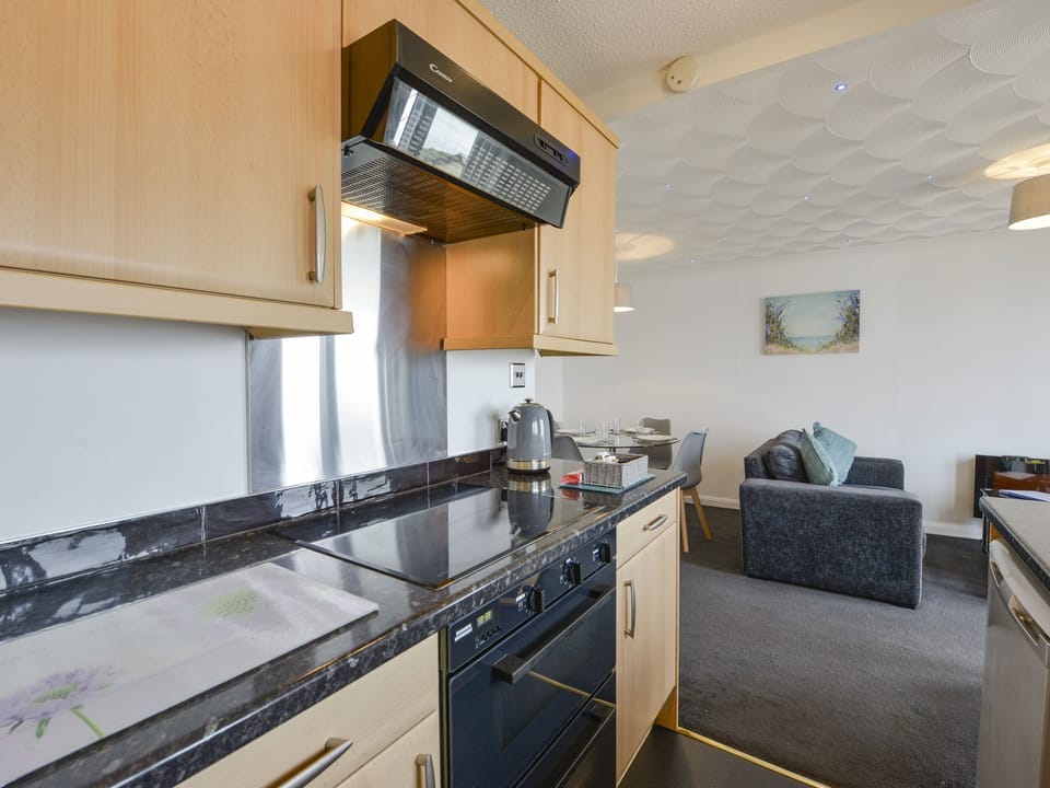 Cottage | Private kitchen | Fridge, electric kettle, toaster, cookware/dishes/utensils