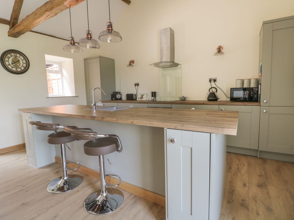 Cottage | Private kitchen | Fridge, microwave, dishwasher, electric kettle