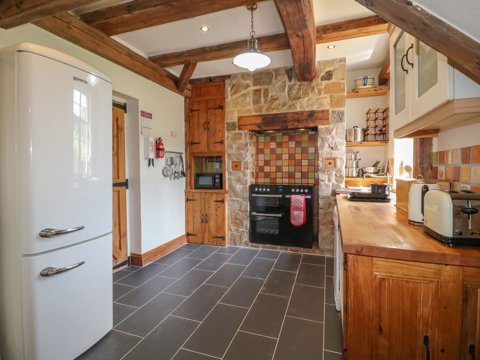 Cottage | Private kitchen | Fridge, microwave, dishwasher, electric kettle