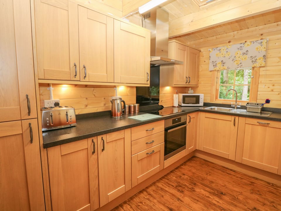Cottage | Private kitchen | Fridge, microwave, dishwasher, cookware/dishes/utensils